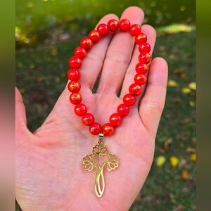 Elegant Red Beaded Bracelet with Gold Floral Charm